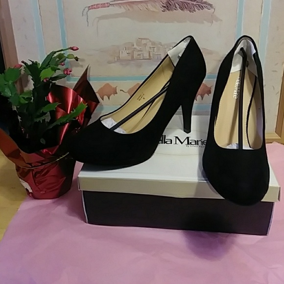 Bella Marie black pumps - Picture 3 of 3